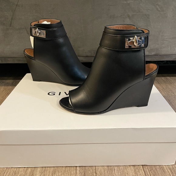LIKE NEW GIVENCHY SHARK MULE BOOTIE - Picture 3 of 10